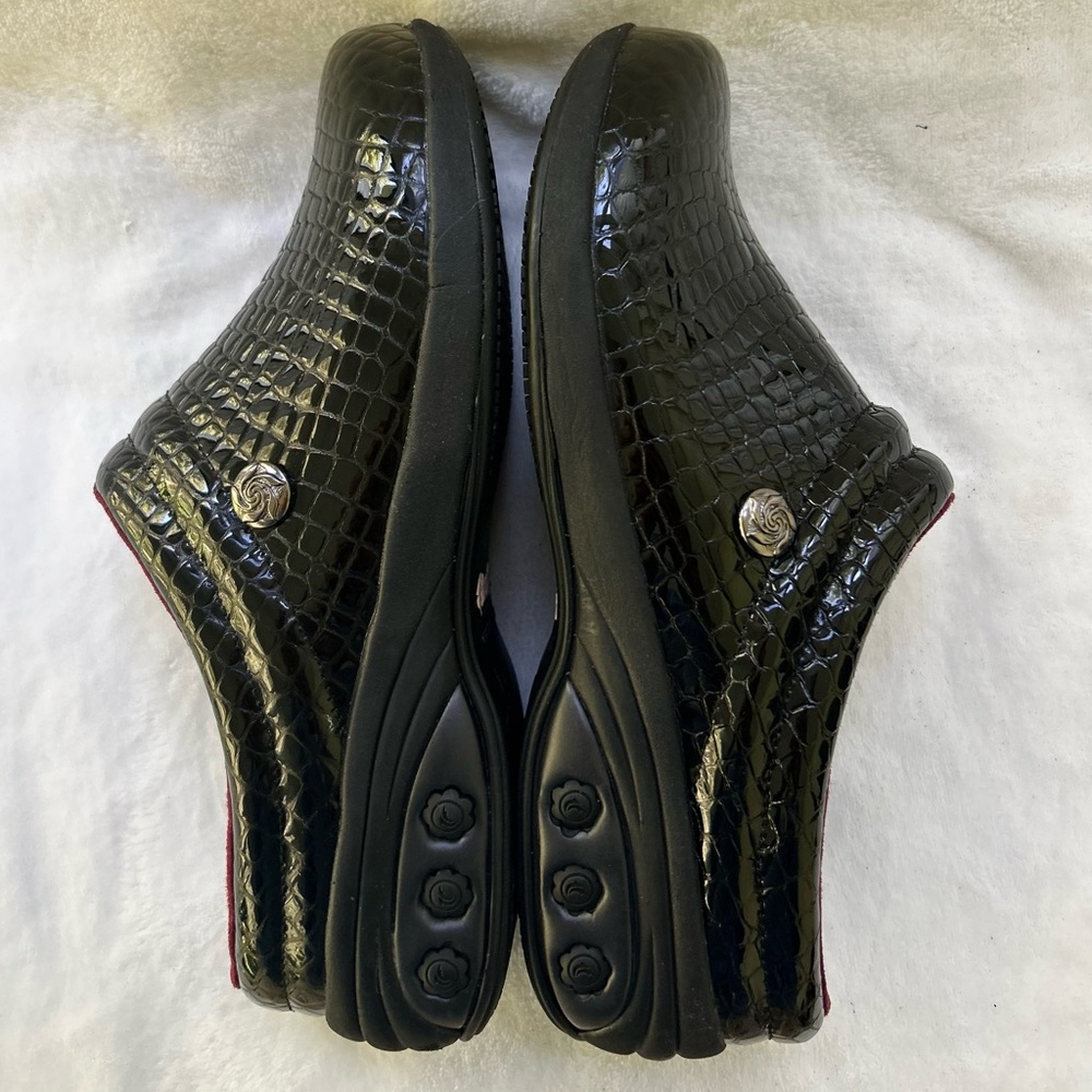 Therafit Clogs Black Size 9.5-10 Crocodile-Embossed Patent Leather Mules Womens - Picture 11 of 16